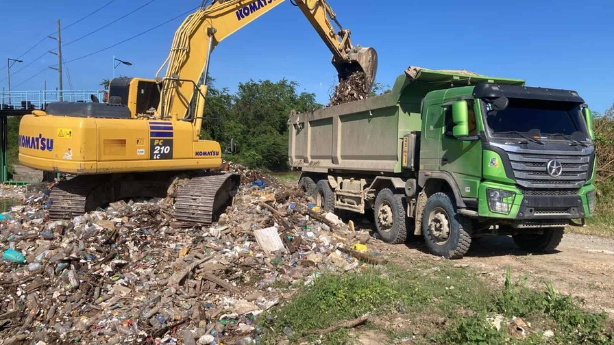 sacan toneladas de basura de canal de riego en santiago 8eab96f6 focus 0 0 896 504