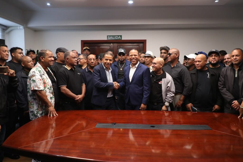 Queda sin efecto aumento del pasaje en Santiago; INTRANT y CNTT acuerdan mesa de diálogo 1000274380