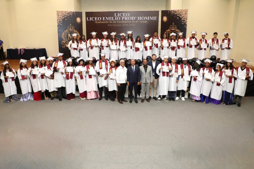 INTRANT entrega carnets de aprendizaje a los primeros bachilleres graduados este año como Guardianes del Tránsito; iniciativa formó a 620 estudiantes 1000298354