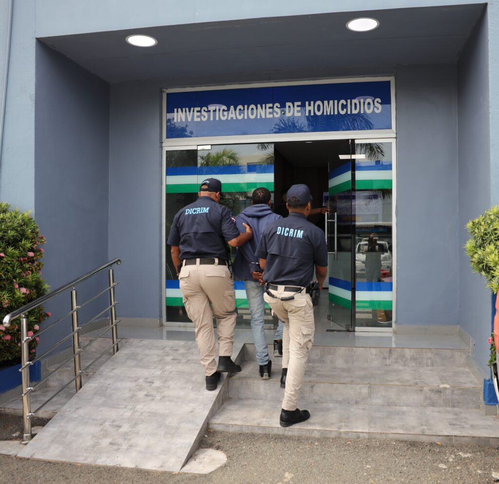 Se entrega joven acusado de obligar a su pariente a ingerir una sustancia tóxica que le provocó la muerte 1000308743