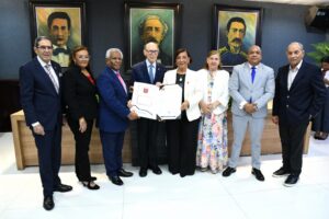 Ayuntamiento de La Vega declara Hijo Meritísimo al historiador Frank Moya Pons img 20260716 wa0093