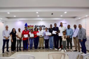 Alcaldesa Betty Gerónimo reconoce y premia a atletas de Santo Domingo Norte por sus medallas en los Juegos 2026 img 20260813 wa0083