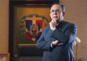Héctor Valdez Albiazu como gobernador del Banco Central images (2)